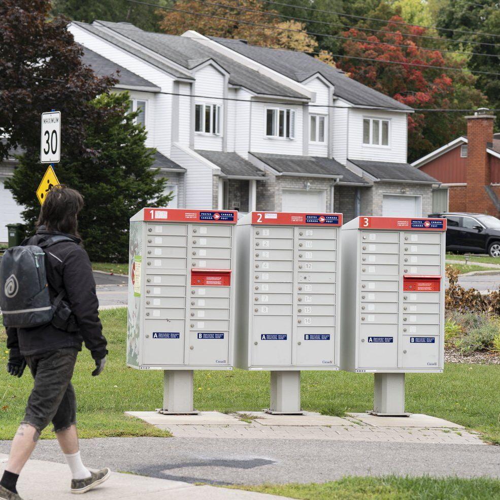 Canada Post promises to protect rural mail delivery in overhaul